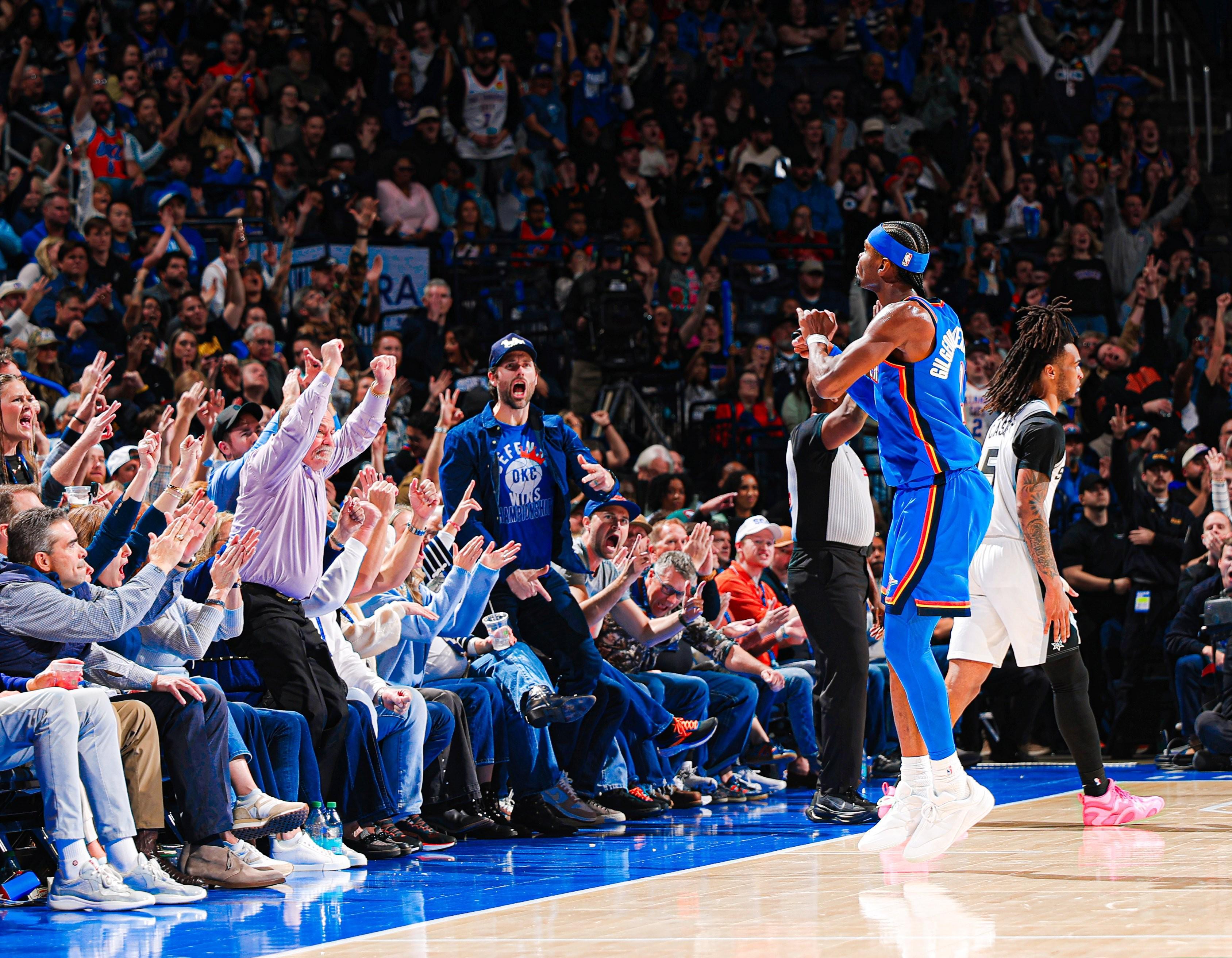 力压文班,亚历山大本场贡献4盖帽,马刺全队仅3次&文班1次