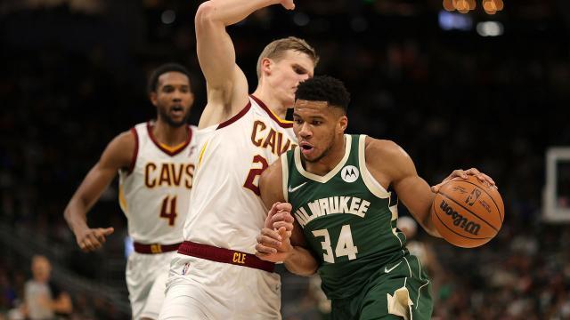 开云体育官网app下载-雄鹿三星联手未尝败绩 字母哥入局MVP争夺战