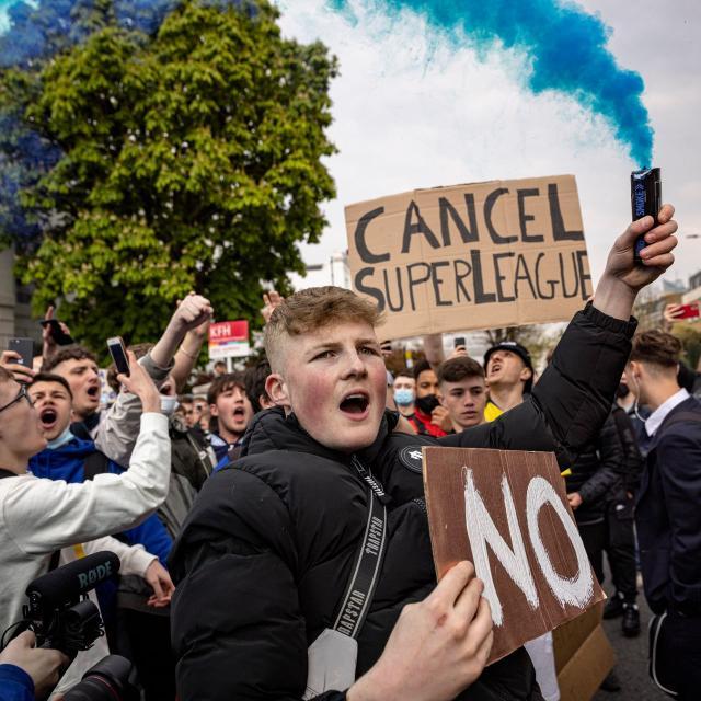 开云体育官网app下载-观众不再专注，豪门难以为继，我们该为足球担心吗？